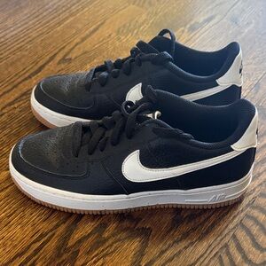 Nike Air Force One Black/White Low-Top Sneakers